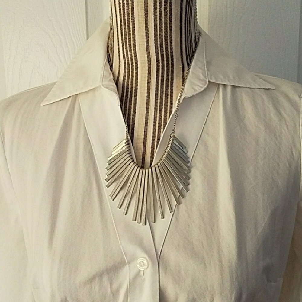 Never worn New Cool Necklace